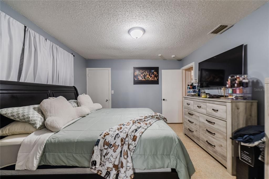 For Sale: $210,000 (2 beds, 2 baths, 1242 Square Feet)