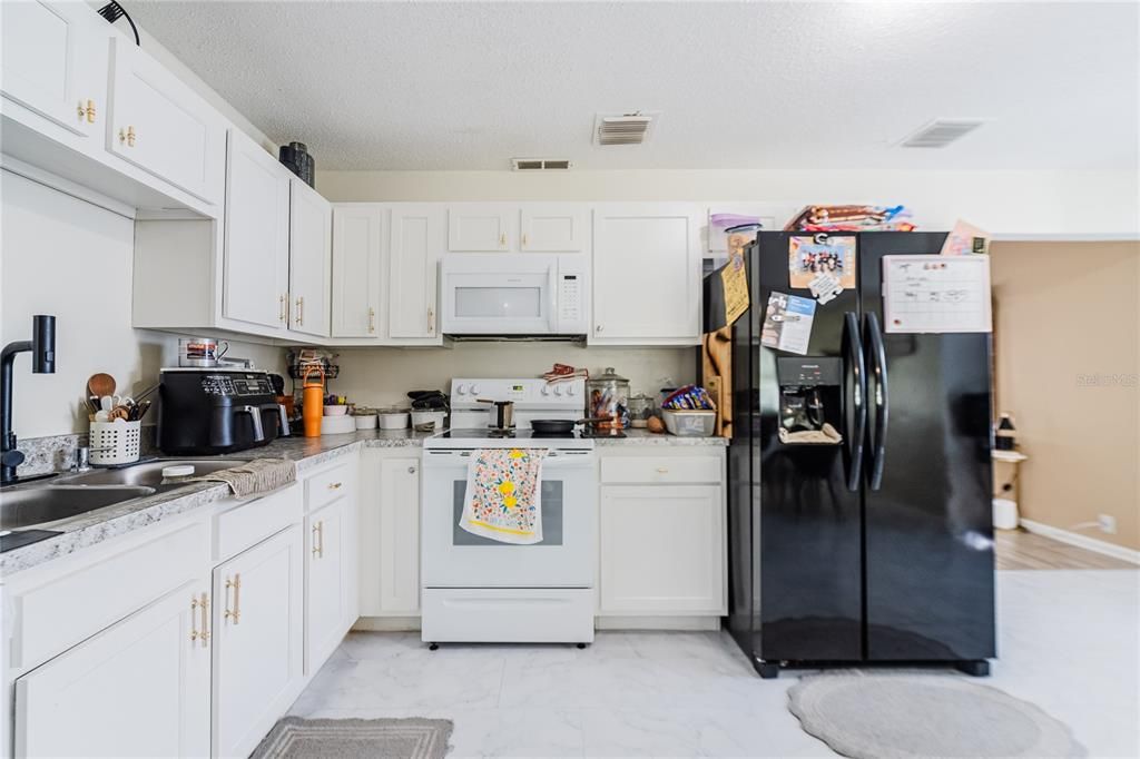 For Sale: $210,000 (2 beds, 2 baths, 1242 Square Feet)