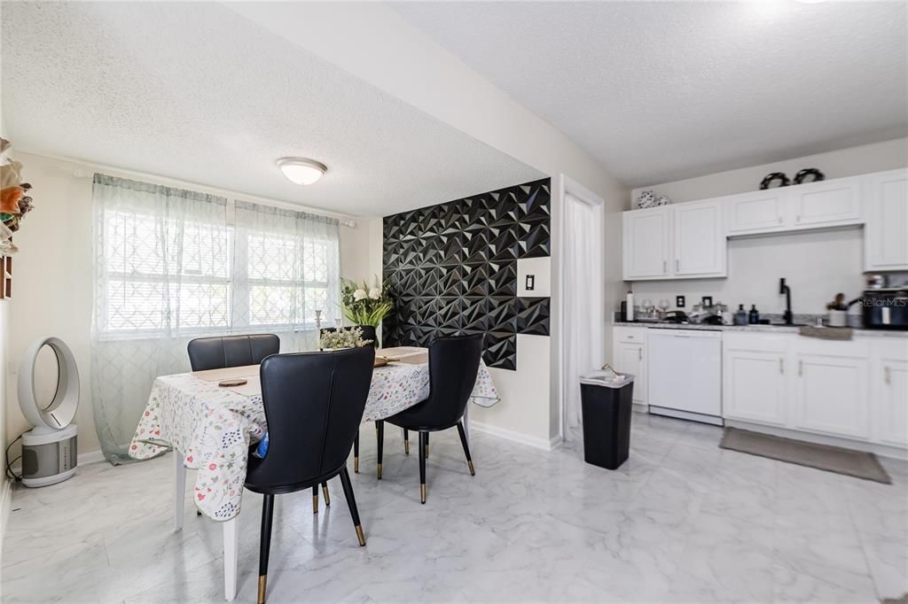 For Sale: $210,000 (2 beds, 2 baths, 1242 Square Feet)