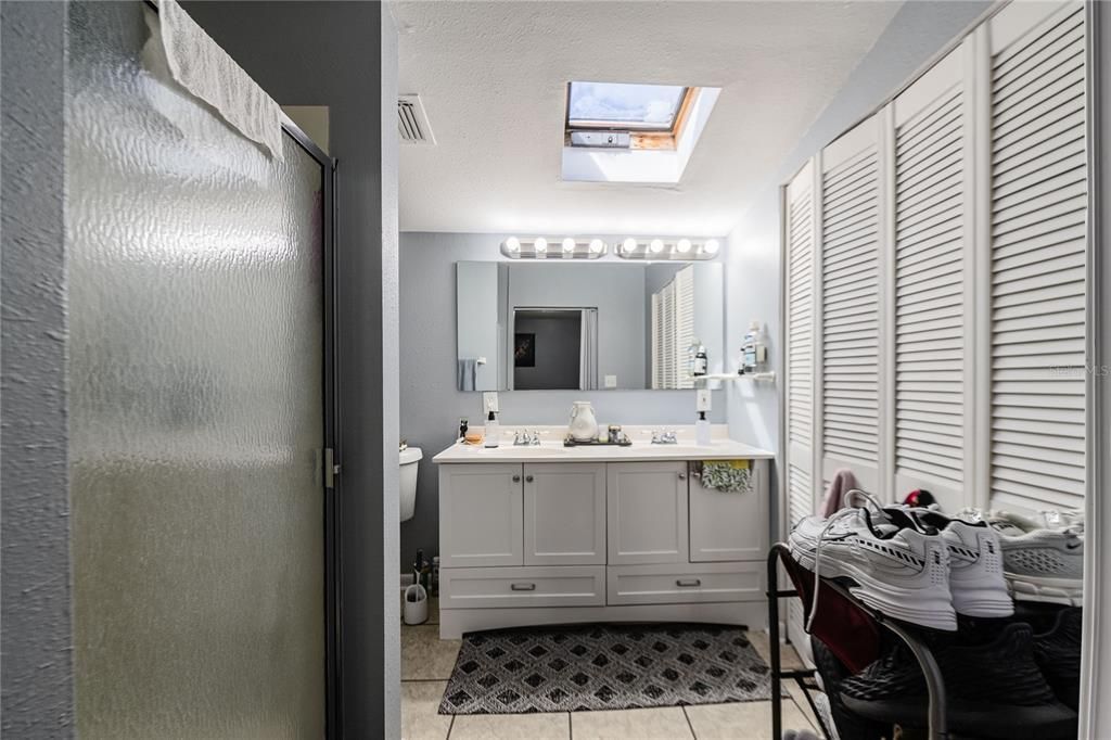 For Sale: $210,000 (2 beds, 2 baths, 1242 Square Feet)