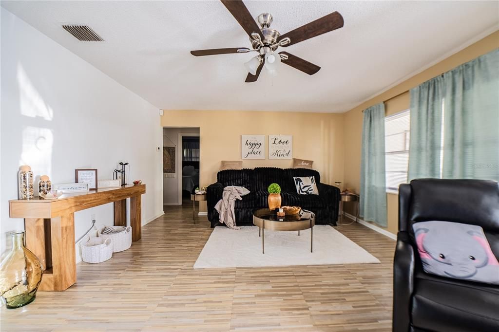For Sale: $210,000 (2 beds, 2 baths, 1242 Square Feet)