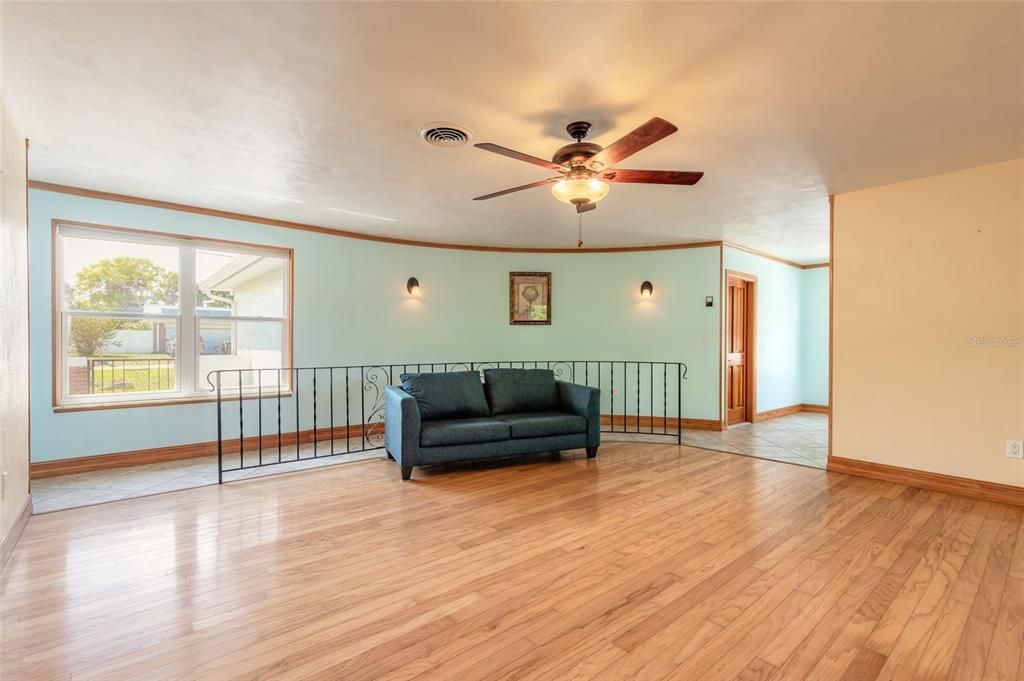For Sale: $289,000 (3 beds, 2 baths, 1898 Square Feet)