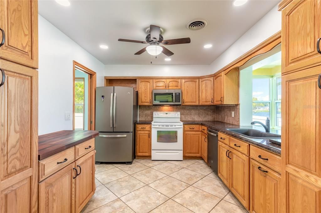 For Sale: $289,000 (3 beds, 2 baths, 1898 Square Feet)