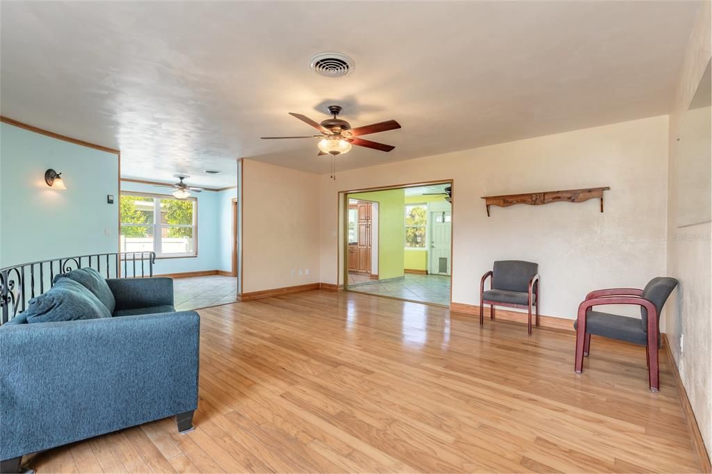 For Sale: $289,000 (3 beds, 2 baths, 1898 Square Feet)