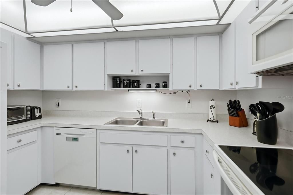 For Sale: $395,000 (3 beds, 2 baths, 1325 Square Feet)