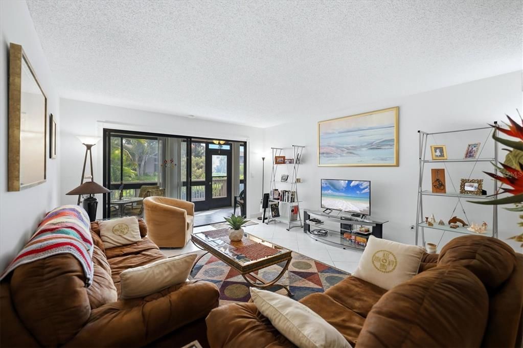 For Sale: $395,000 (3 beds, 2 baths, 1325 Square Feet)