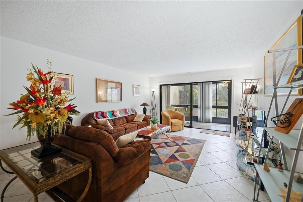 For Sale: $395,000 (3 beds, 2 baths, 1325 Square Feet)
