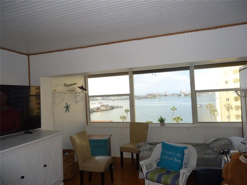 For Sale: $125,000 (1 beds, 1 baths, 530 Square Feet)