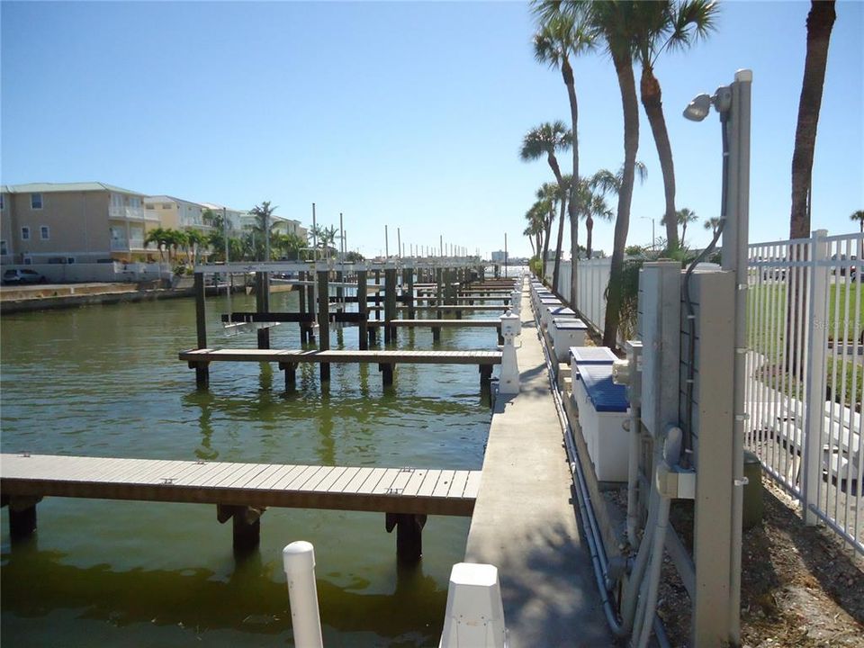 For Sale: $125,000 (1 beds, 1 baths, 530 Square Feet)