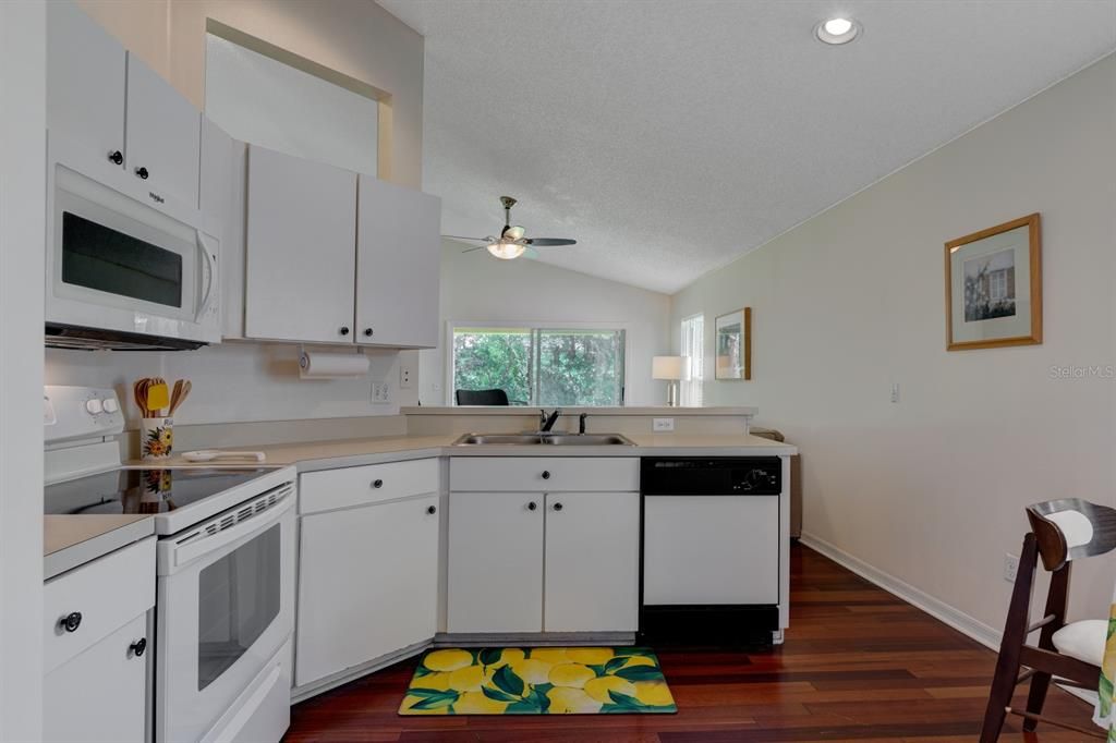 For Rent: $1,750 (2 beds, 2 baths, 1049 Square Feet)