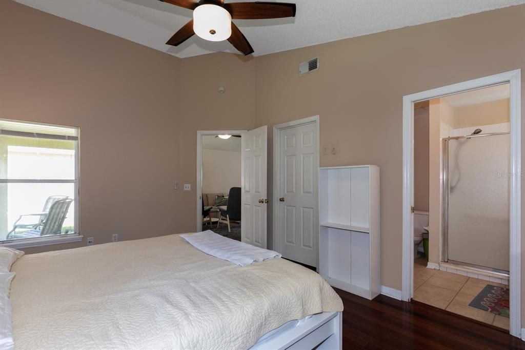 For Rent: $1,750 (2 beds, 2 baths, 1049 Square Feet)