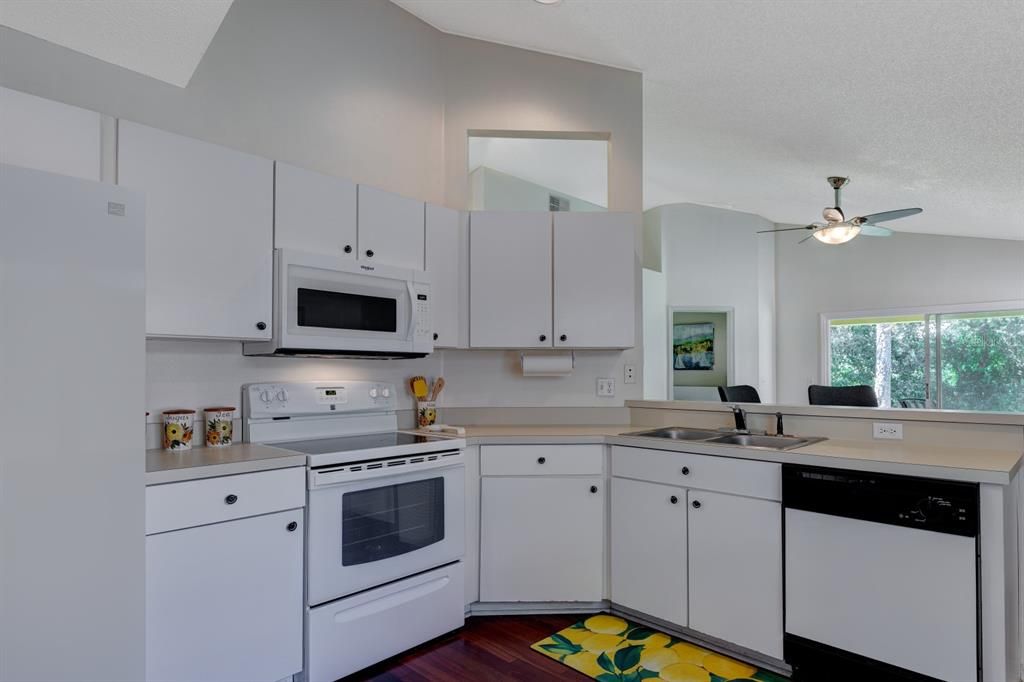 For Rent: $1,750 (2 beds, 2 baths, 1049 Square Feet)