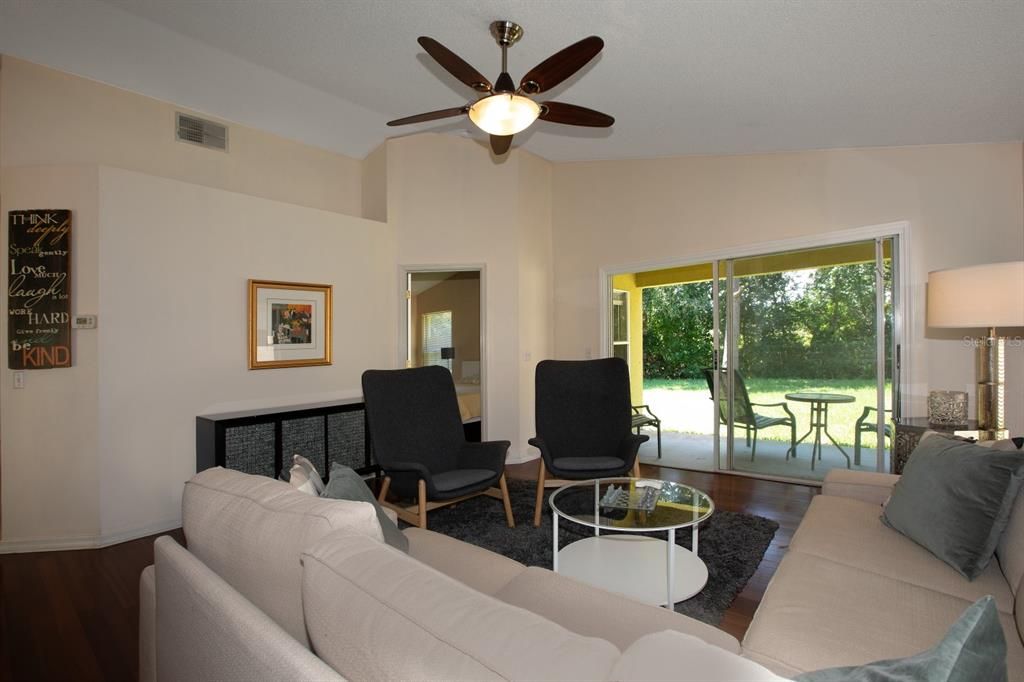 For Rent: $1,750 (2 beds, 2 baths, 1049 Square Feet)