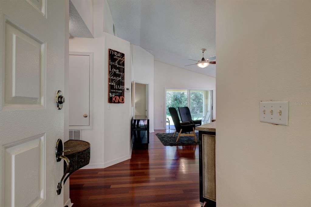 For Rent: $1,750 (2 beds, 2 baths, 1049 Square Feet)