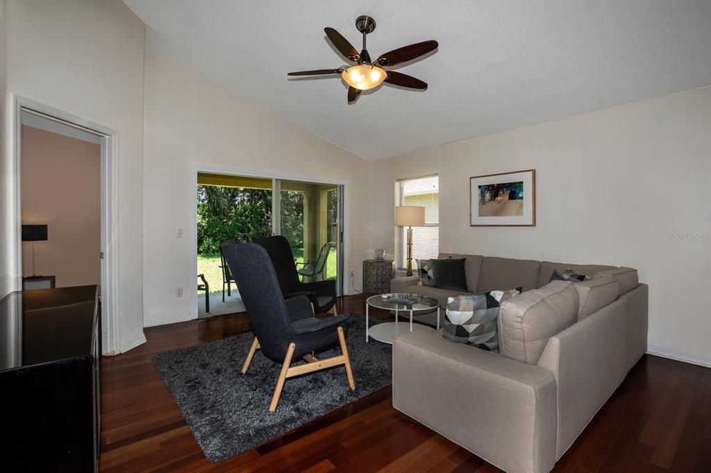 For Rent: $1,750 (2 beds, 2 baths, 1049 Square Feet)