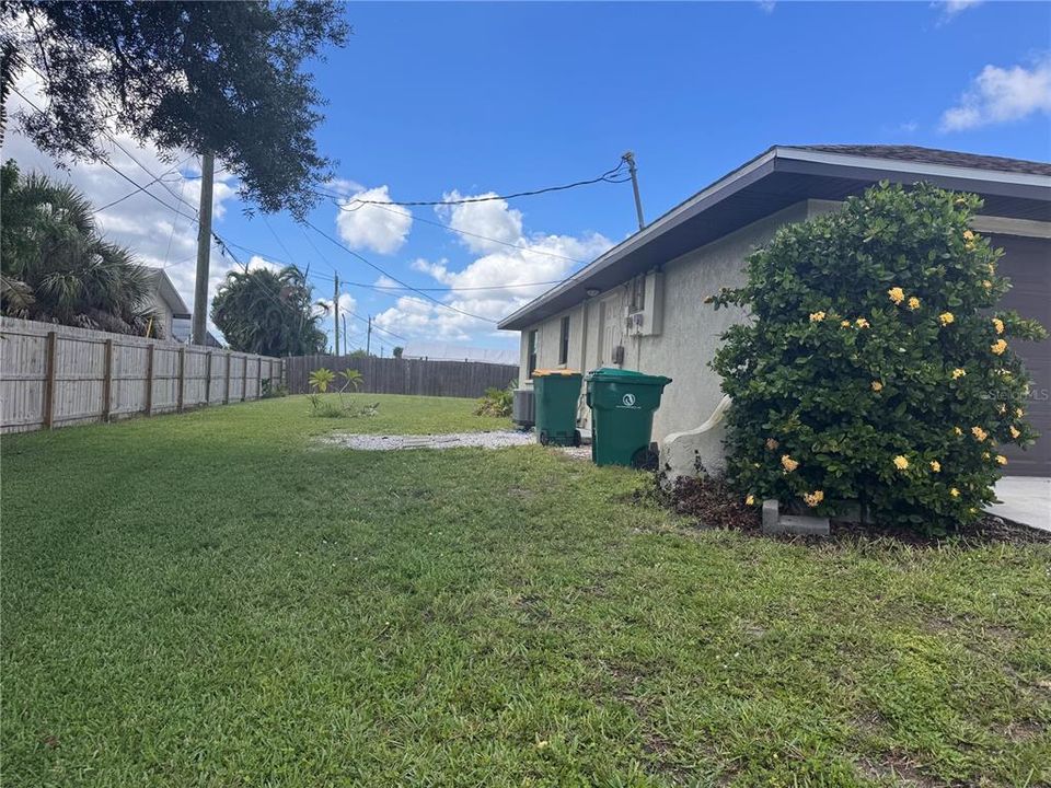 For Rent: $1,350 (2 beds, 1 baths, 828 Square Feet)