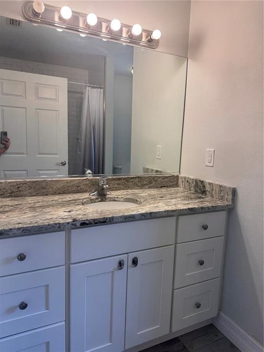For Rent: $1,350 (2 beds, 1 baths, 828 Square Feet)