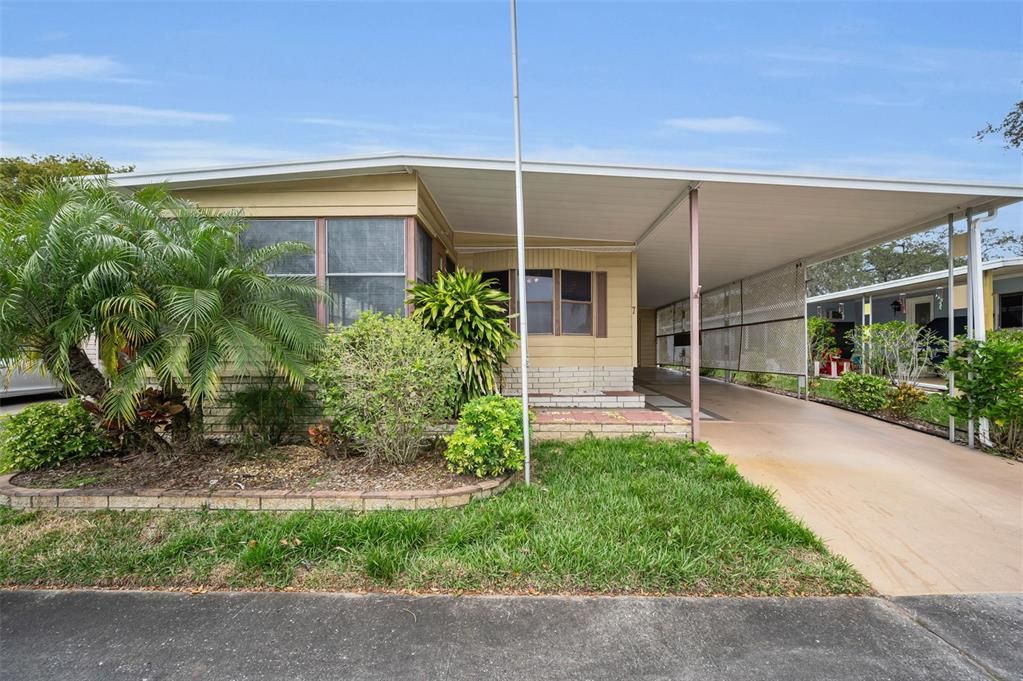 For Sale: $143,900 (2 beds, 2 baths, 1278 Square Feet)