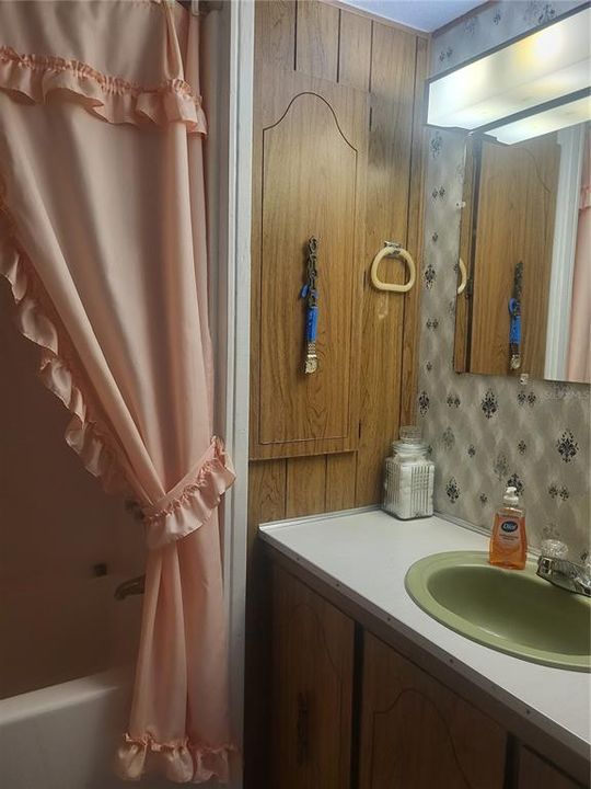 For Sale: $90,000 (2 beds, 1 baths, 720 Square Feet)