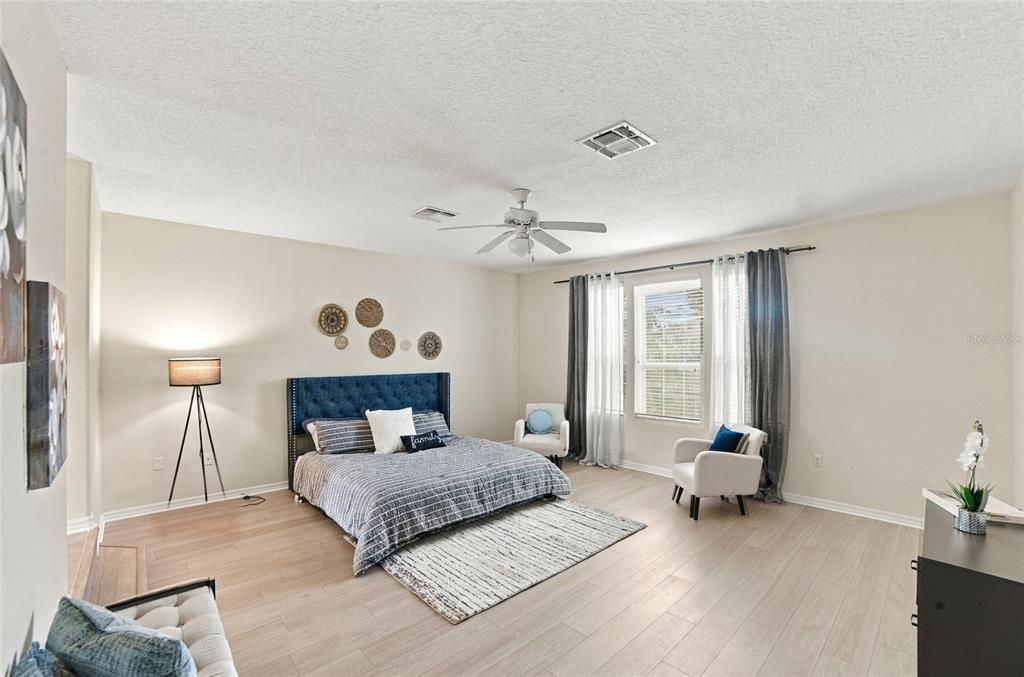 For Sale: $549,000 (4 beds, 2 baths, 2547 Square Feet)