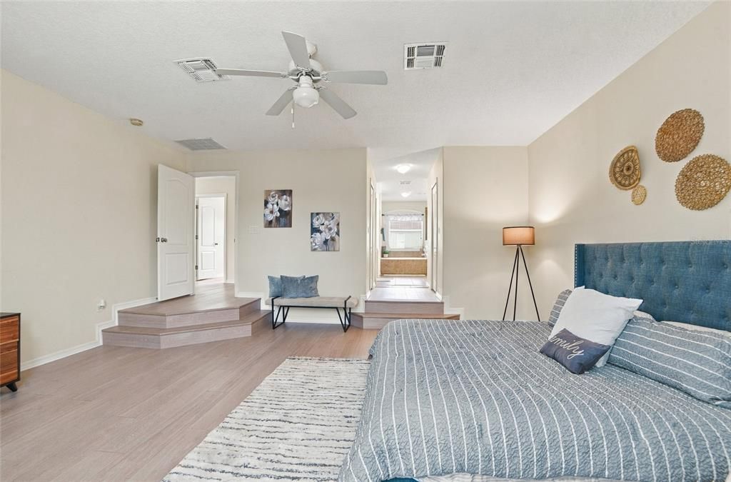 For Sale: $549,000 (4 beds, 2 baths, 2547 Square Feet)