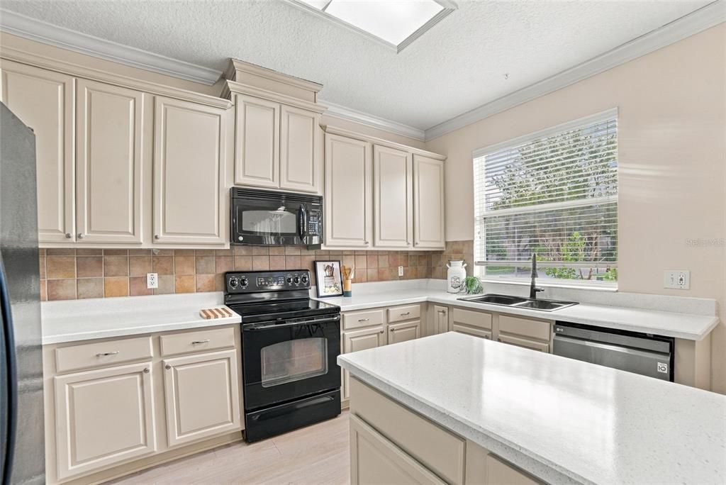 For Sale: $549,000 (4 beds, 2 baths, 2547 Square Feet)