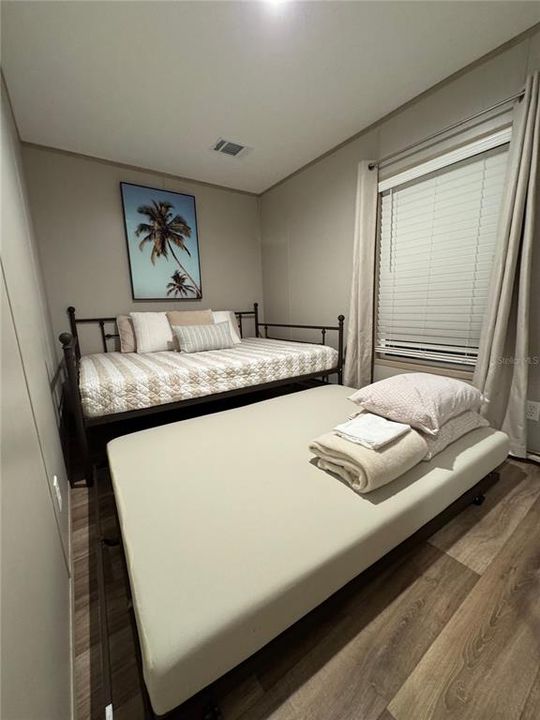 For Sale: $399,999 (2 beds, 2 baths, 896 Square Feet)