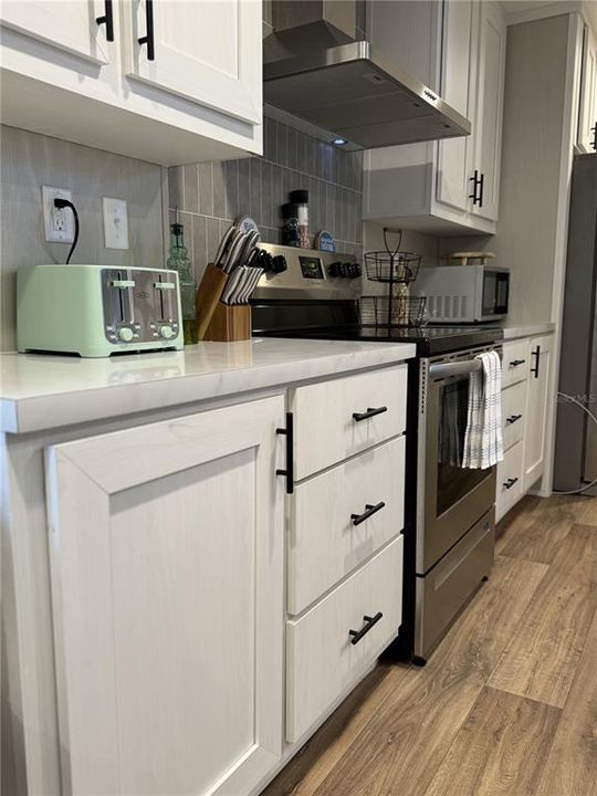 For Sale: $399,999 (2 beds, 2 baths, 896 Square Feet)