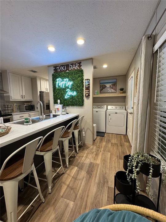 For Sale: $399,999 (2 beds, 2 baths, 896 Square Feet)