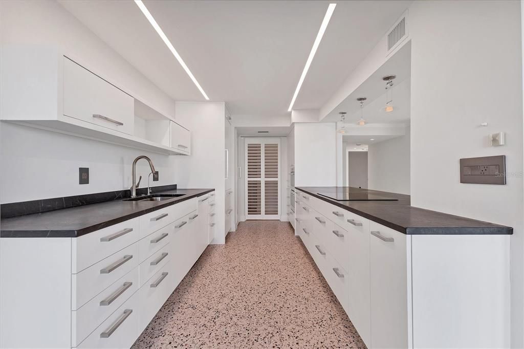 В аренду: $5,000 (2 спален, 2 ванн, 1577 Квадратных фут)