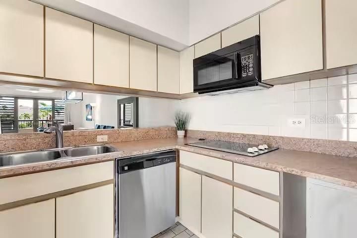 На продажу: $649,000 (3 спален, 3 ванн, 0 Квадратных фут)