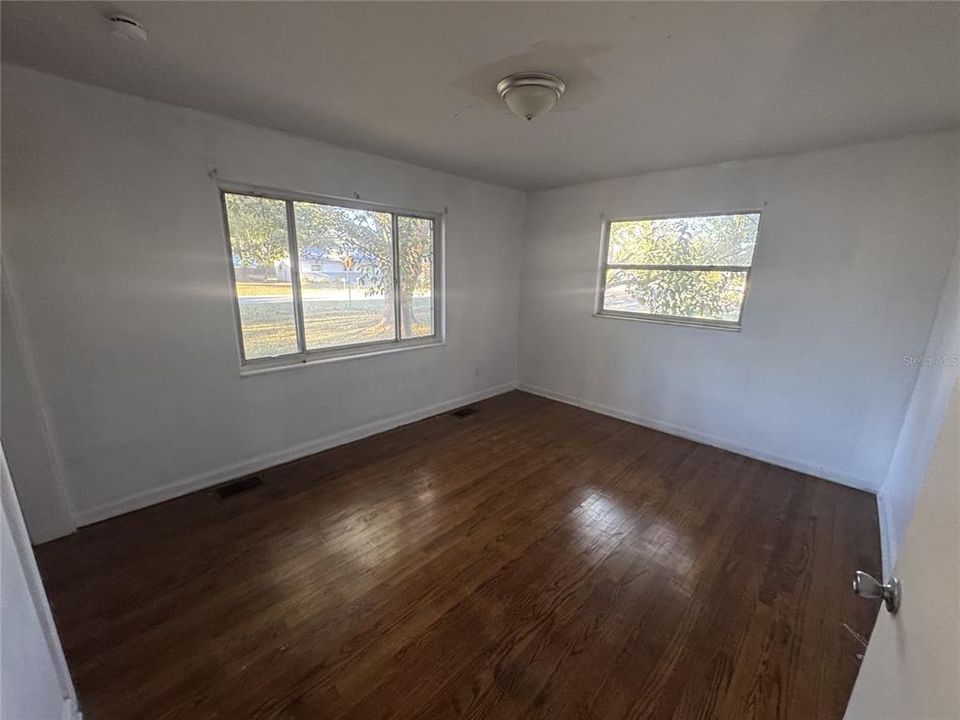 For Rent: $1,095 (3 beds, 1 baths, 902 Square Feet)