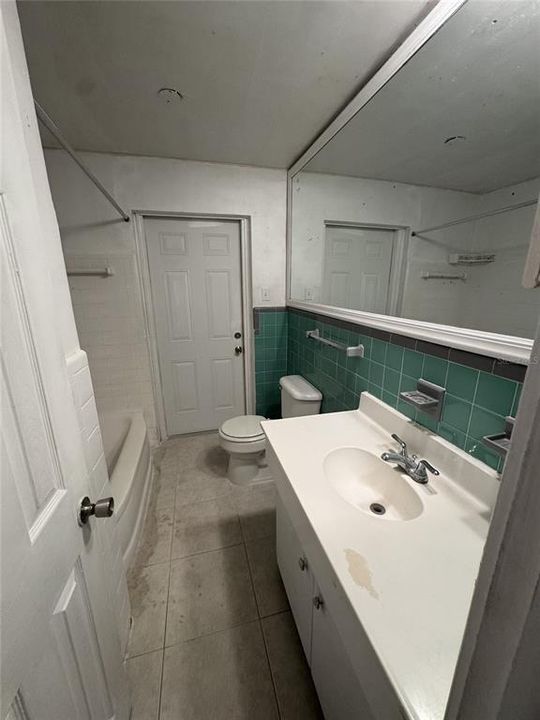 For Rent: $1,095 (3 beds, 1 baths, 902 Square Feet)