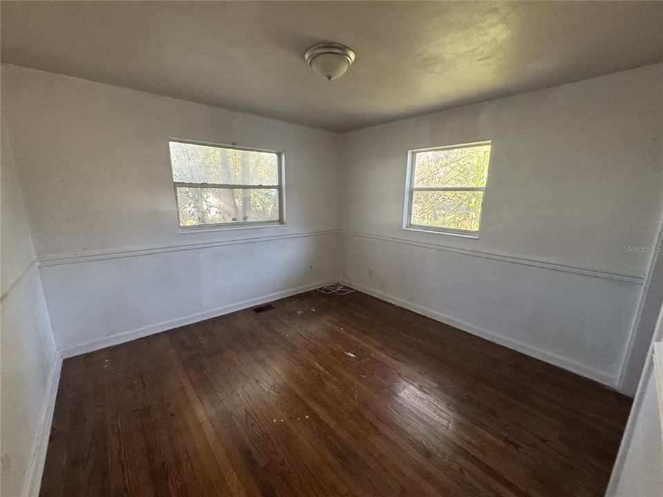 For Rent: $1,095 (3 beds, 1 baths, 902 Square Feet)