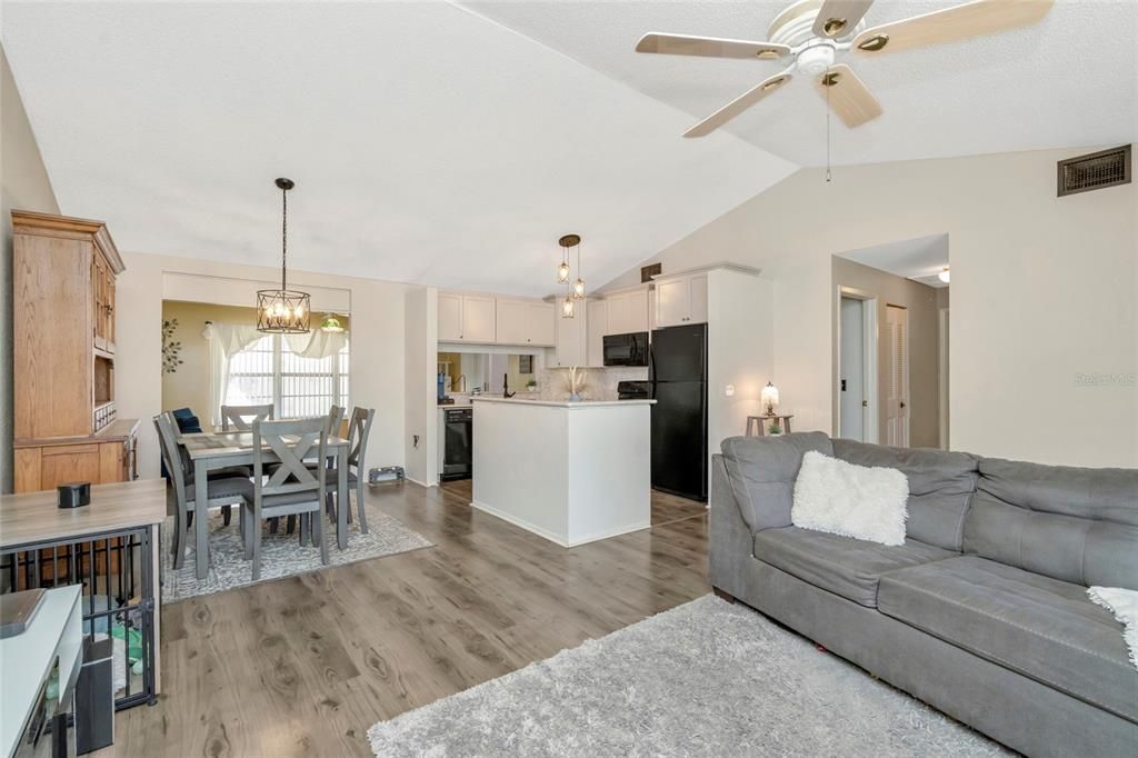 For Sale: $315,000 (3 beds, 2 baths, 1591 Square Feet)