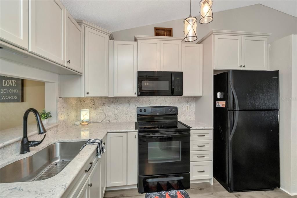 For Sale: $315,000 (3 beds, 2 baths, 1591 Square Feet)