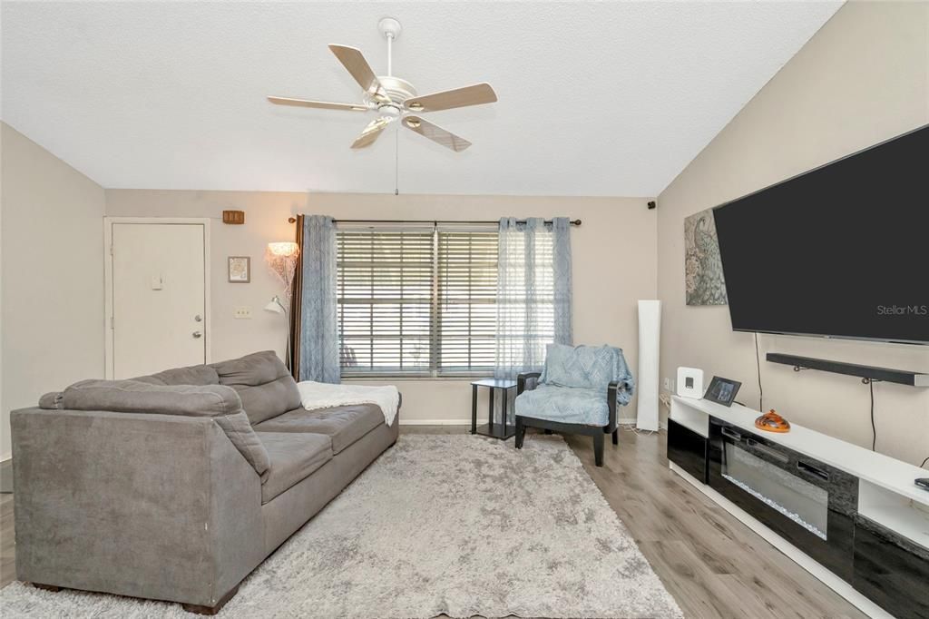For Sale: $315,000 (3 beds, 2 baths, 1591 Square Feet)