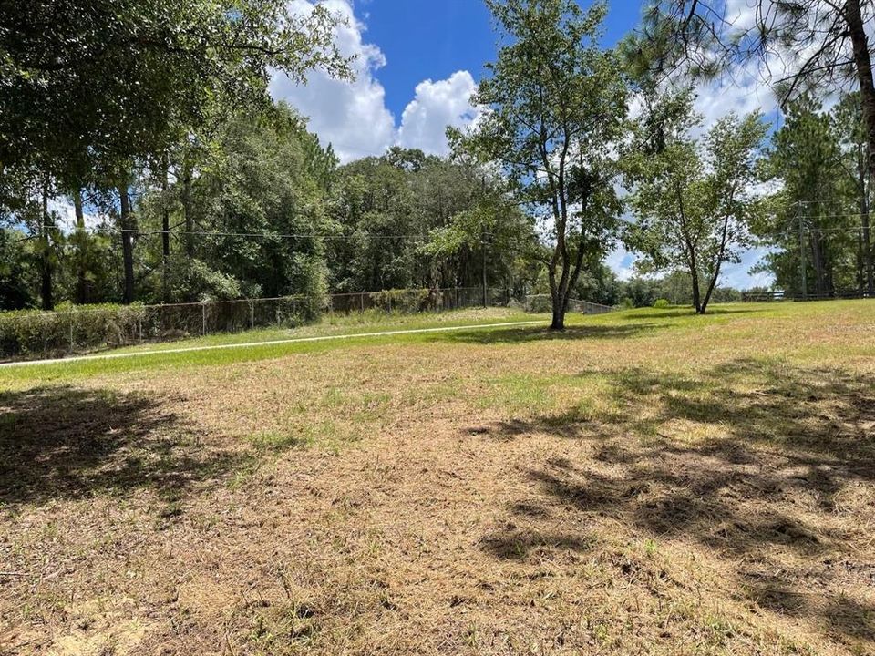 待售: $200,000 (5.62 acres)