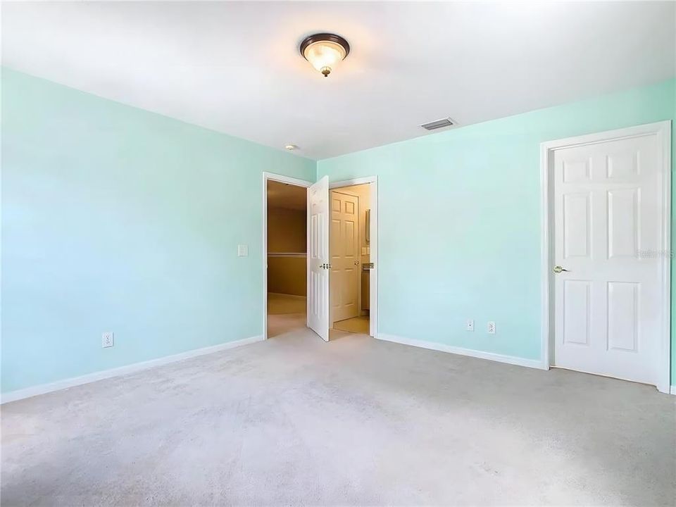 For Sale: $469,000 (5 beds, 4 baths, 2835 Square Feet)