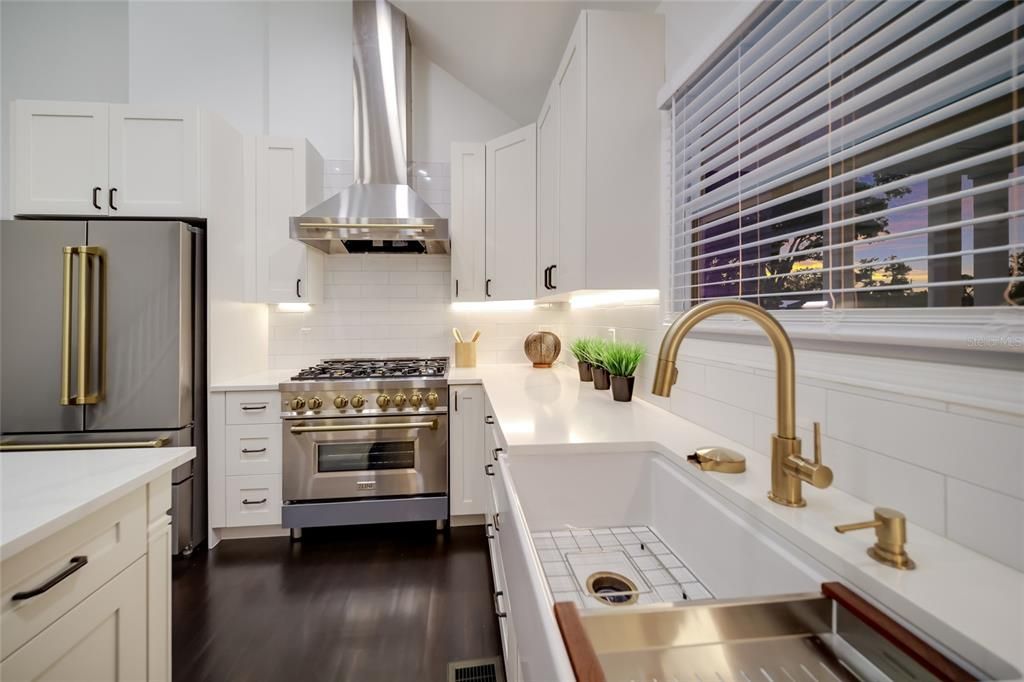 For Sale: $1,995,000 (4 beds, 2 baths, 3271 Square Feet)