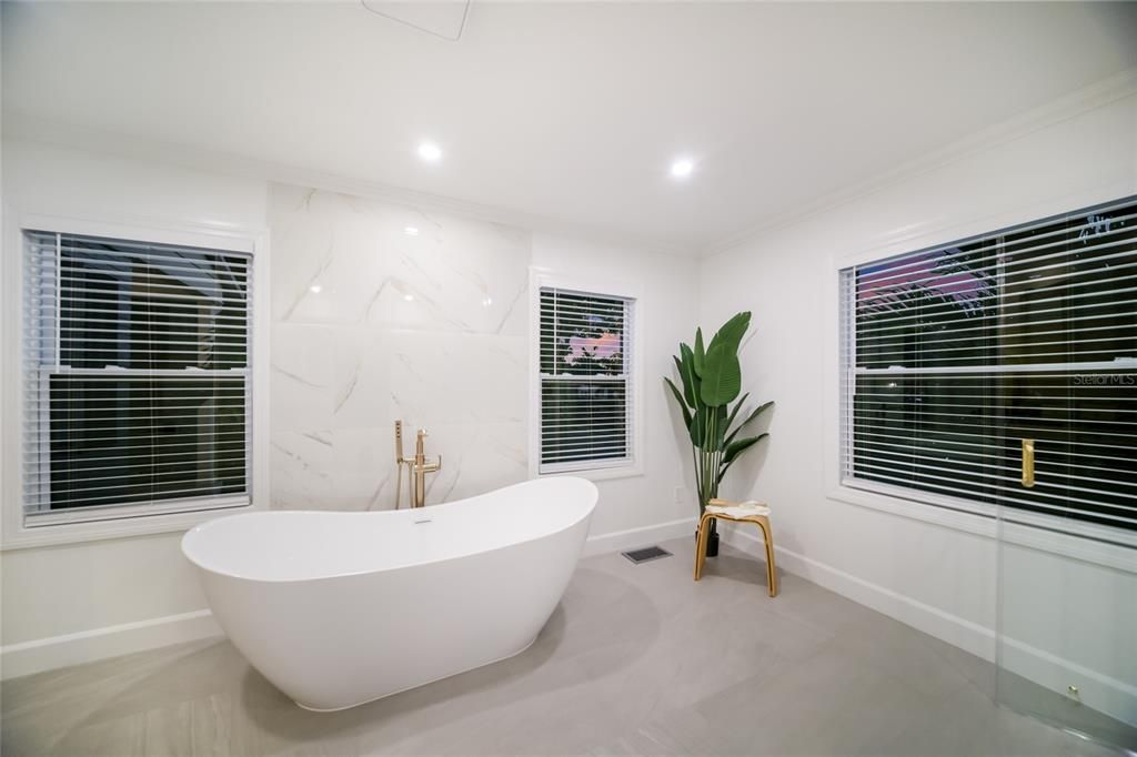 For Sale: $1,995,000 (4 beds, 2 baths, 3271 Square Feet)