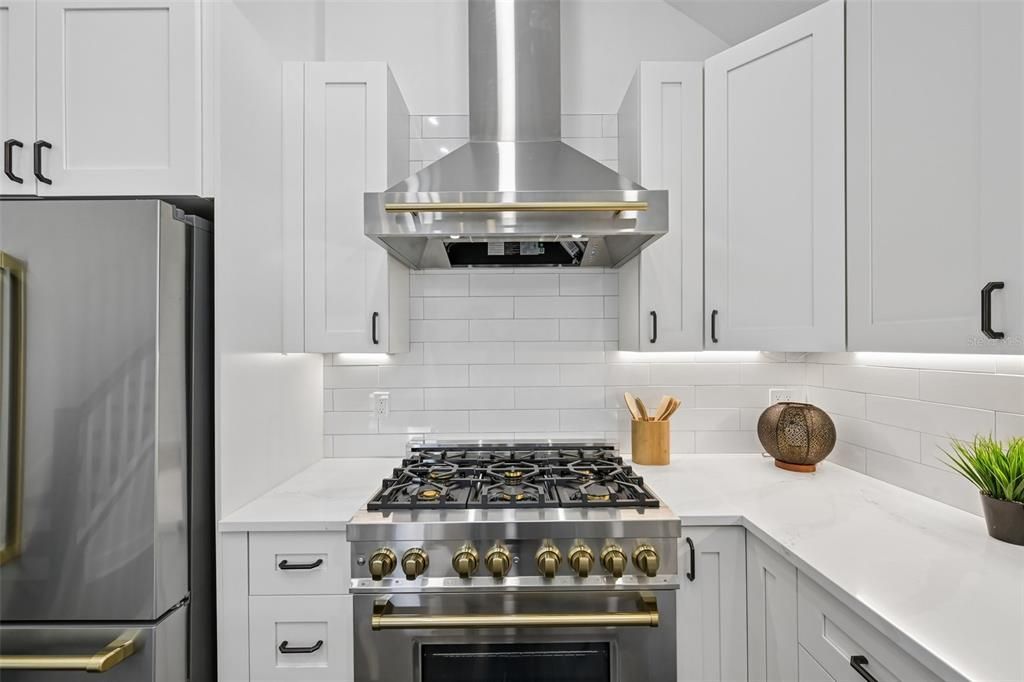 For Sale: $1,995,000 (4 beds, 2 baths, 3271 Square Feet)