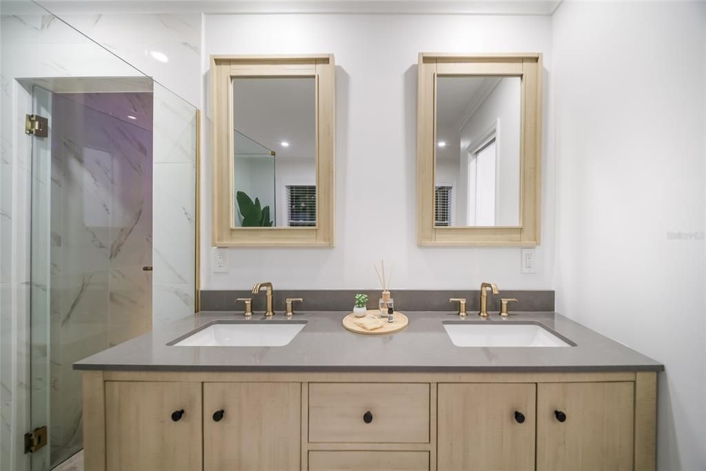For Sale: $1,995,000 (4 beds, 2 baths, 3271 Square Feet)