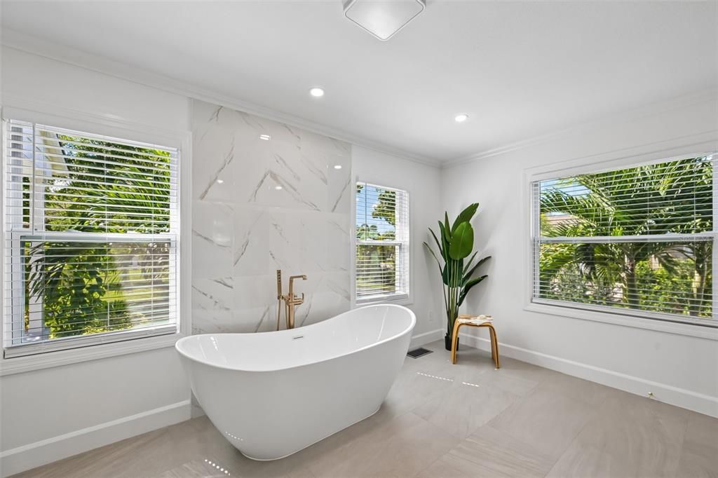 For Sale: $1,995,000 (4 beds, 2 baths, 3271 Square Feet)