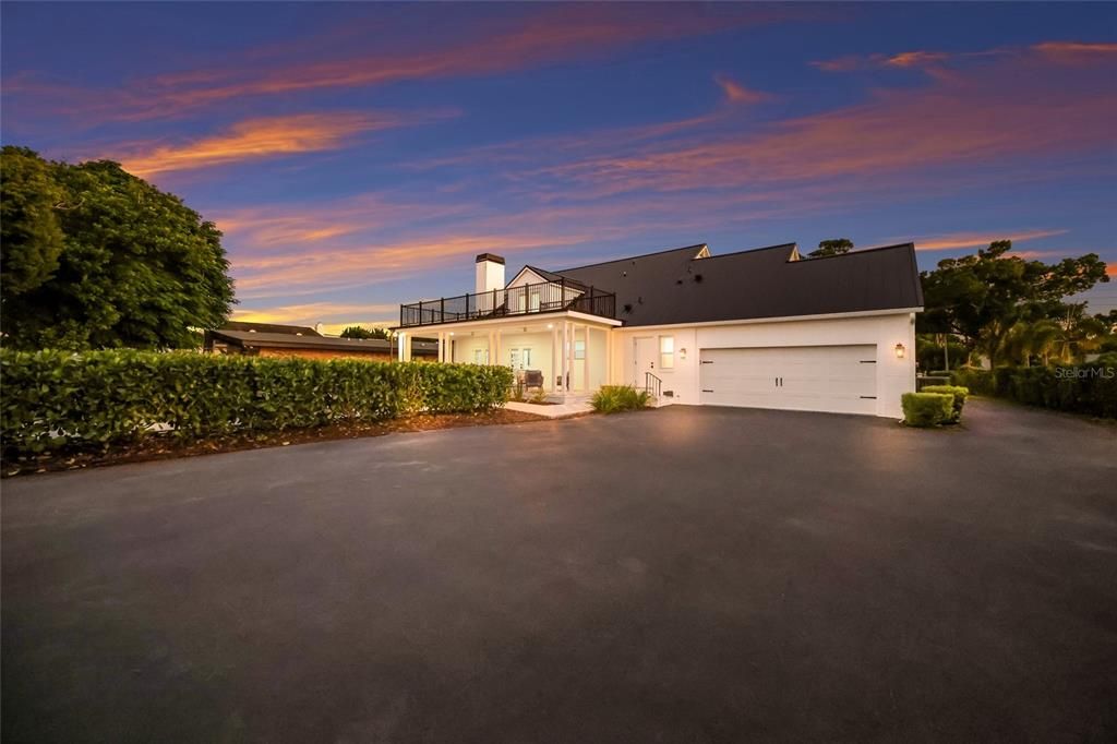 For Sale: $1,995,000 (4 beds, 2 baths, 3271 Square Feet)