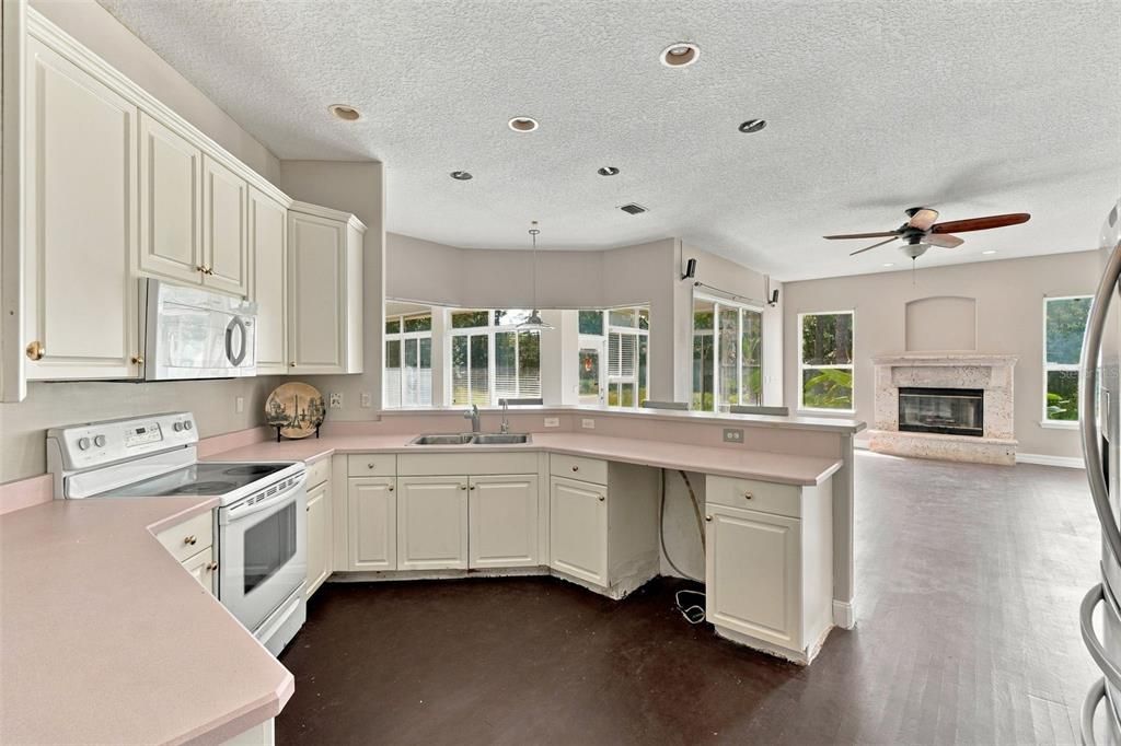 Active With Contract: $650,000 (4 beds, 3 baths, 3470 Square Feet)