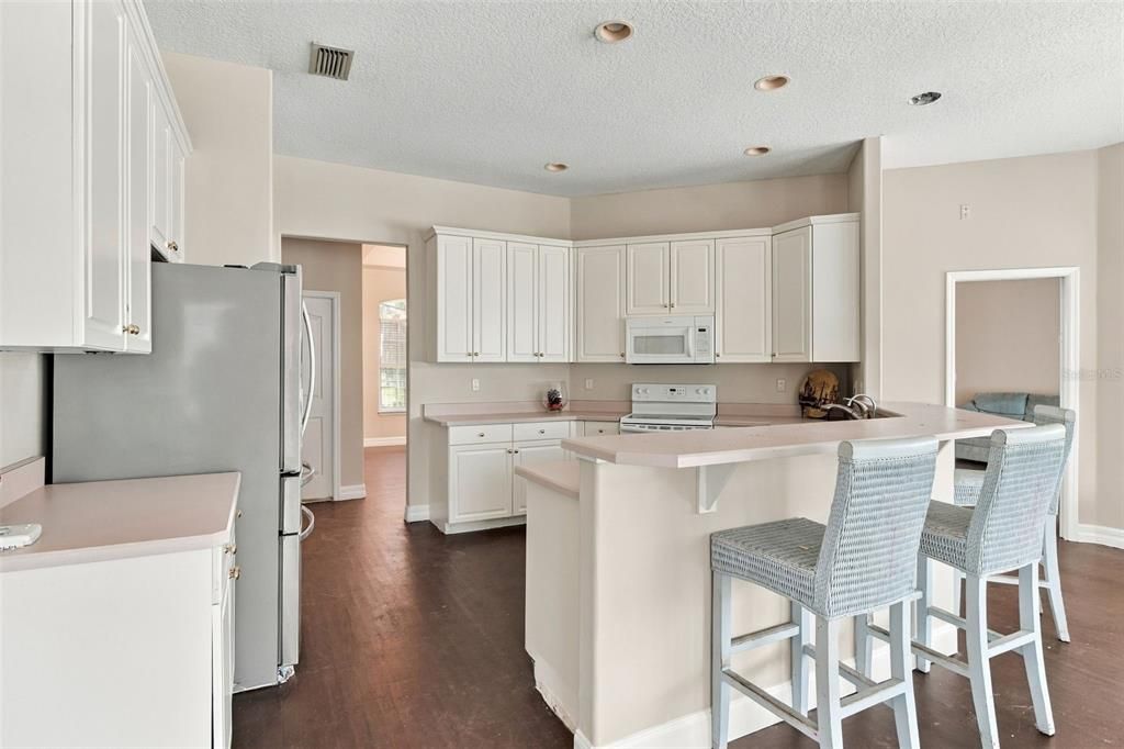 Active With Contract: $650,000 (4 beds, 3 baths, 3470 Square Feet)