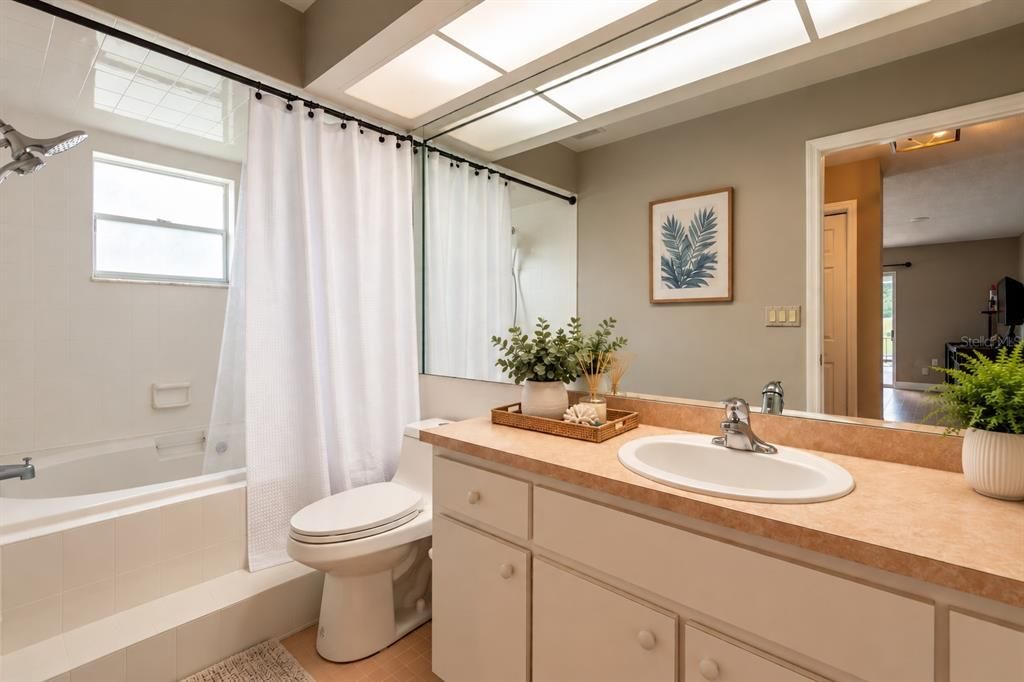 Active With Contract: $425,000 (3 beds, 3 baths, 1824 Square Feet)