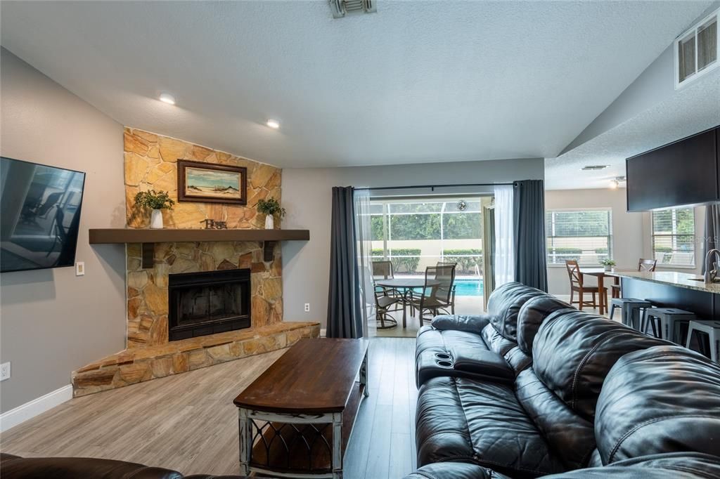 Active With Contract: $425,000 (3 beds, 3 baths, 1824 Square Feet)