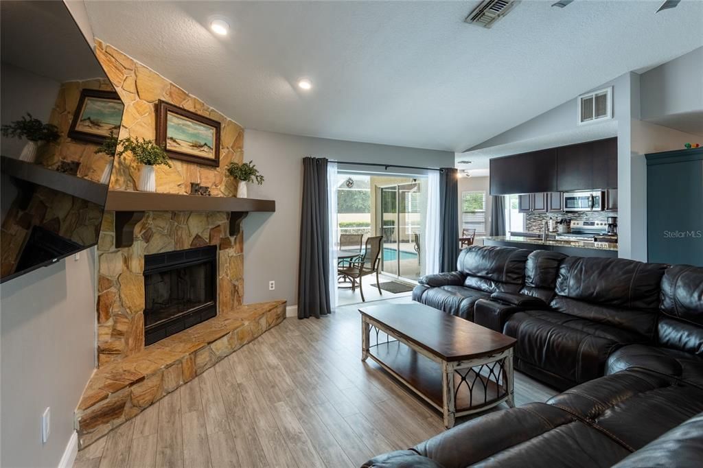 Active With Contract: $425,000 (3 beds, 3 baths, 1824 Square Feet)